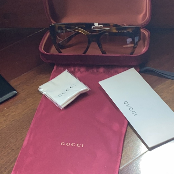 Gucci(authentic) Sunglasses GG0460S-004 53 - Picture 8 of 11
